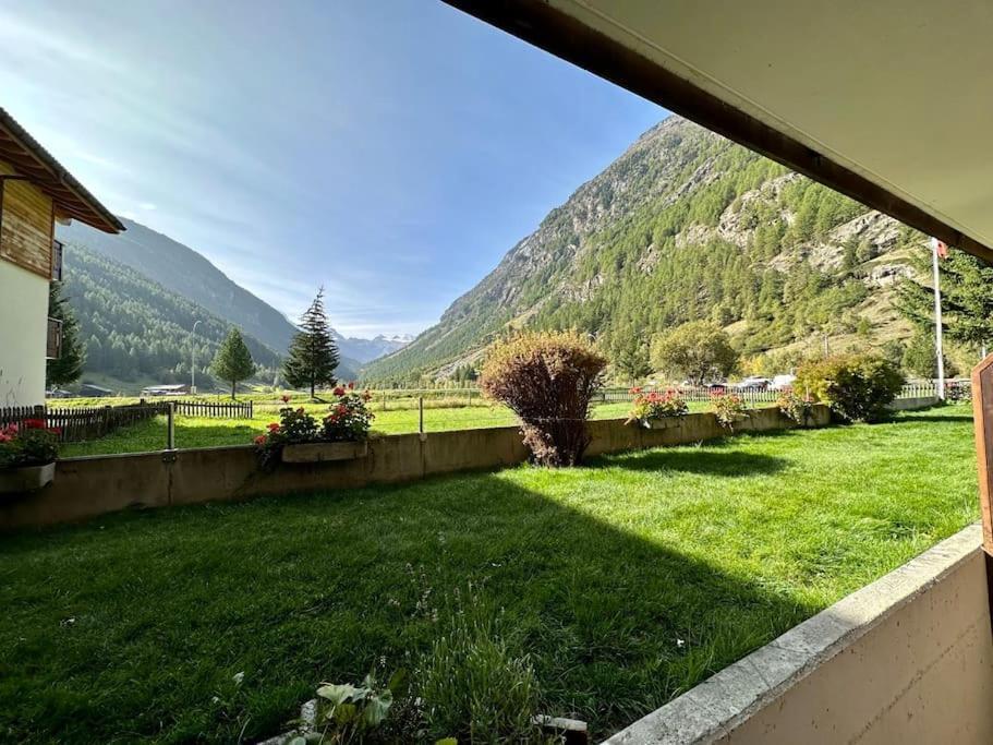 Alpine Retreat 4 Person Apartment Near Zermatt With Parking! Täsch Exteriér fotografie